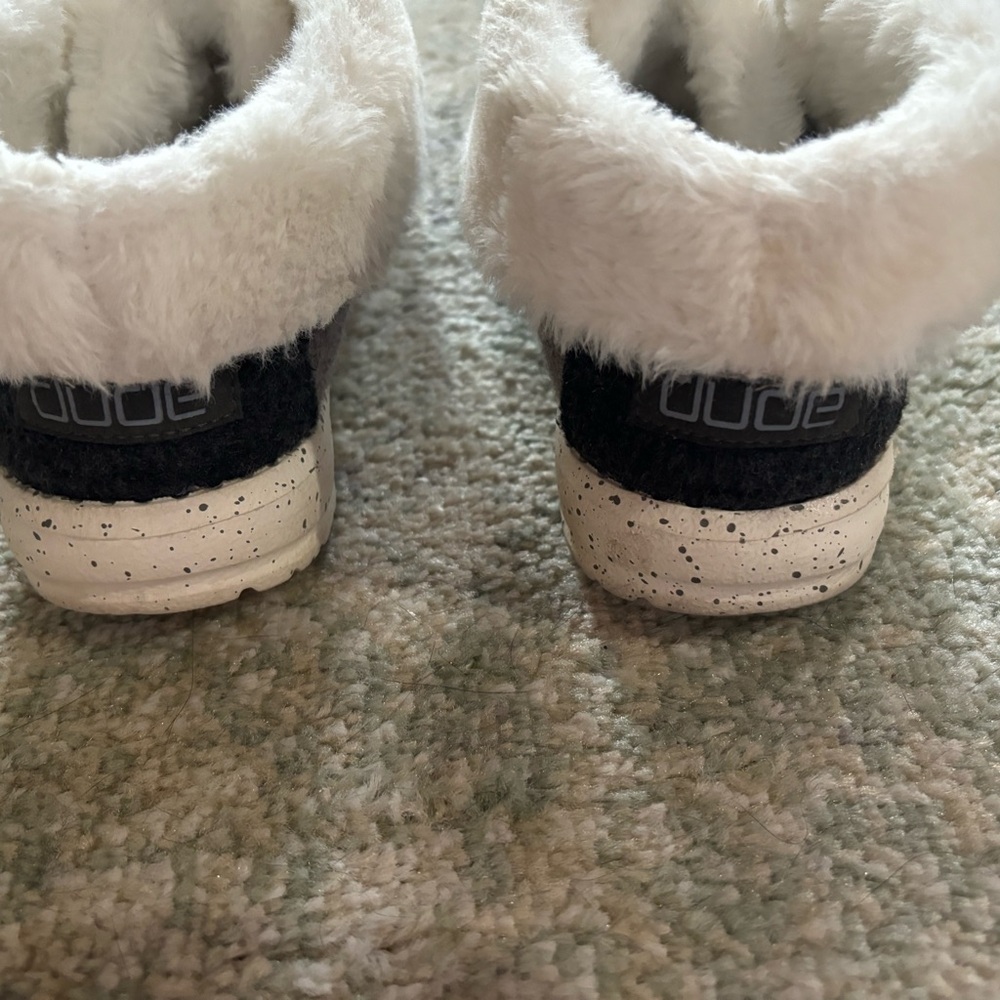Hey Dude shoes - Picture 2 of 4